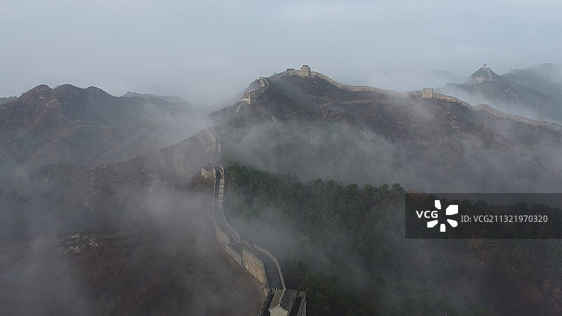 航拍雨后金山岭长城云海图片素材