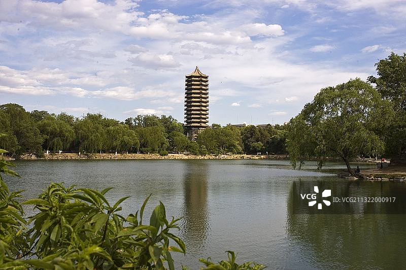 北大未名湖博雅塔图片素材