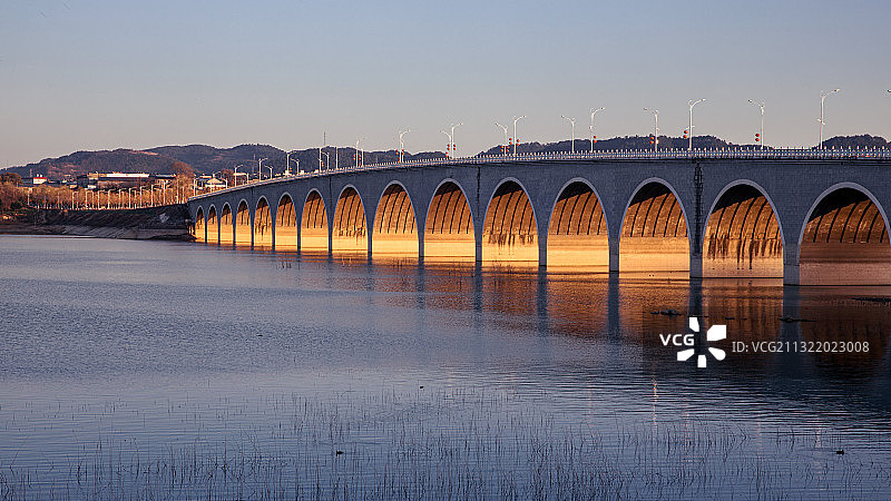 金光穿洞图片素材