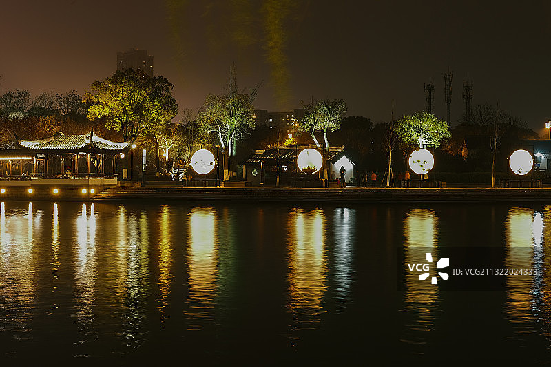 夜游湖畔图片素材