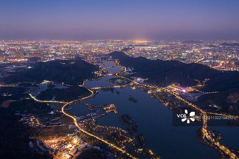 杭州湘湖全景和萧山城市天际线夜景全景航拍图片素材