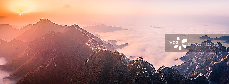 箭扣长城清晨海日出蒸霞蔚图片素材