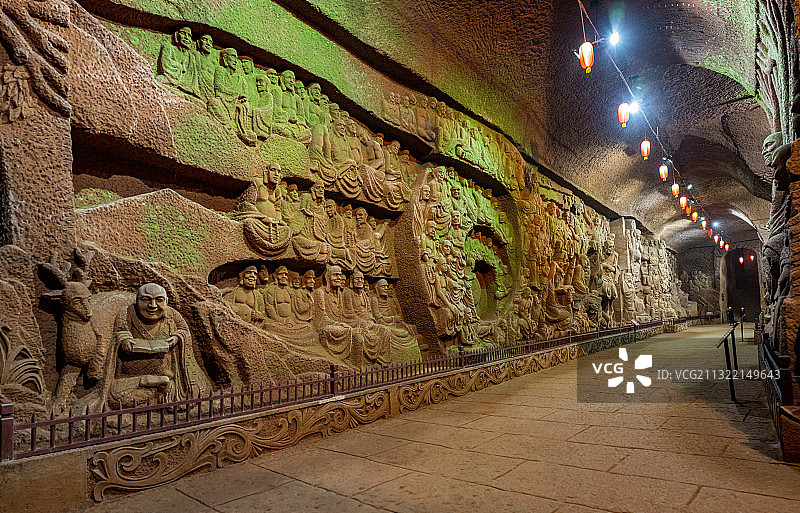 四川省乐山市乐山大佛景区东方佛都地宫万佛洞摩崖造像图片素材