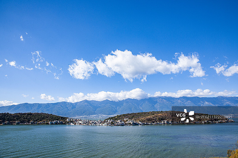 云南省大理洱海湖畔金梭岛图片素材