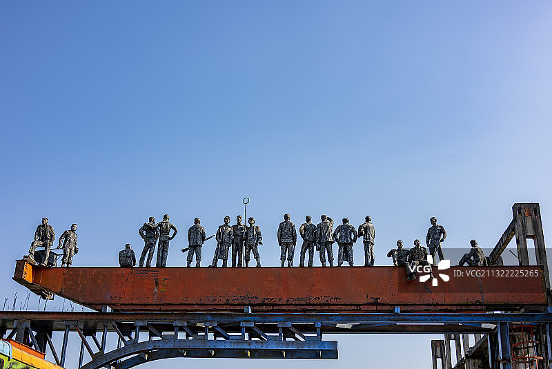 重庆工业文化博览园（重庆钢铁厂旧址）厂房中的工业设备图片素材