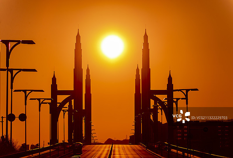 南环大桥悬日图片素材