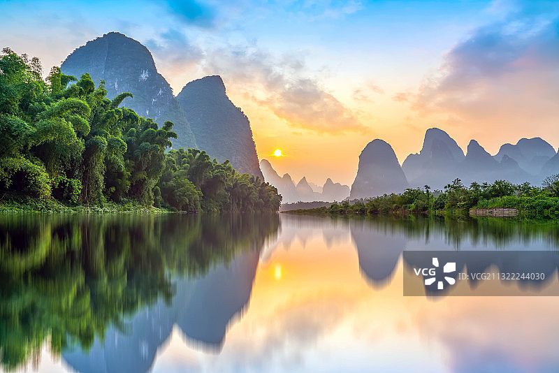 夕阳下的桂林山水风光图片素材