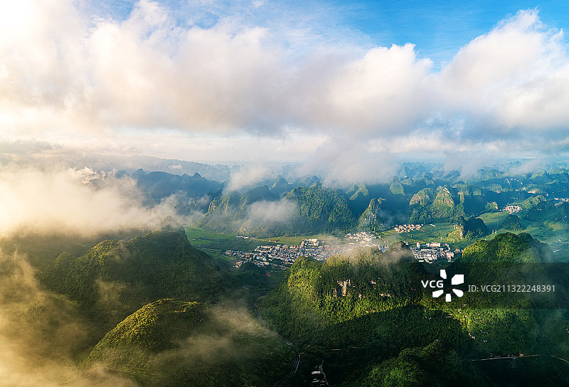 《白云深处有人家》图片素材