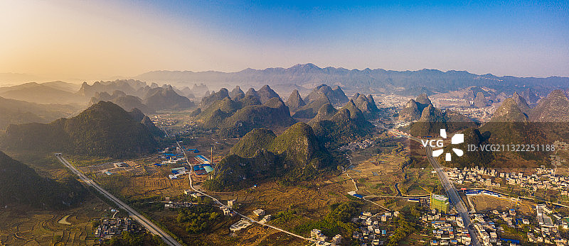 广西贺州黄姚古镇喀斯特地貌图片素材