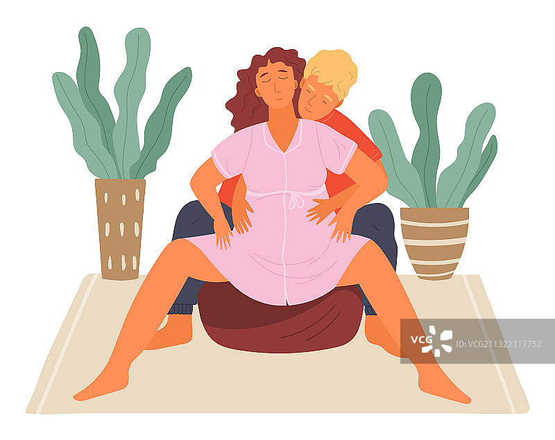 在健身球上分娩的丈夫图片素材