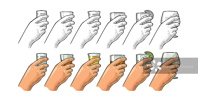 手持装有龙舌兰伏特加朗姆酒的玻璃杯图片素材