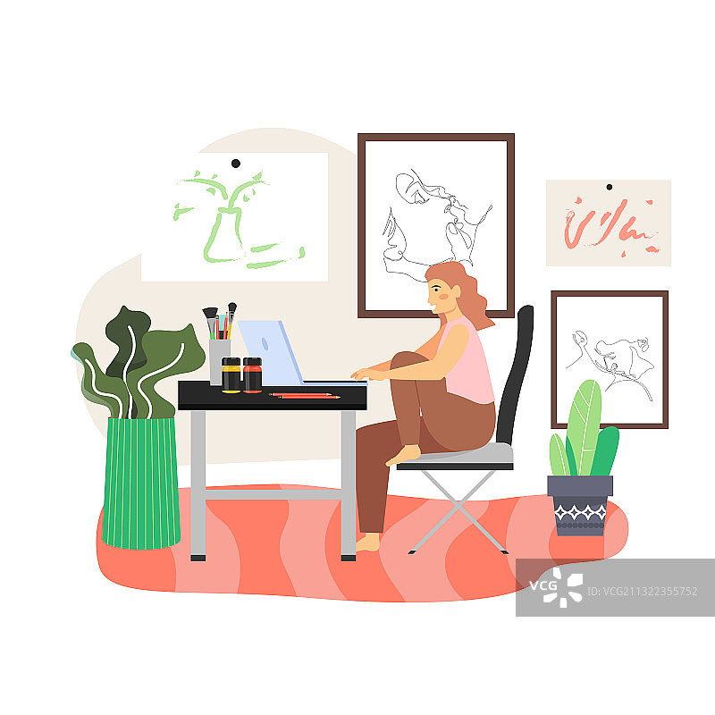 快乐的自由职业女艺术家在电脑前工作图片素材