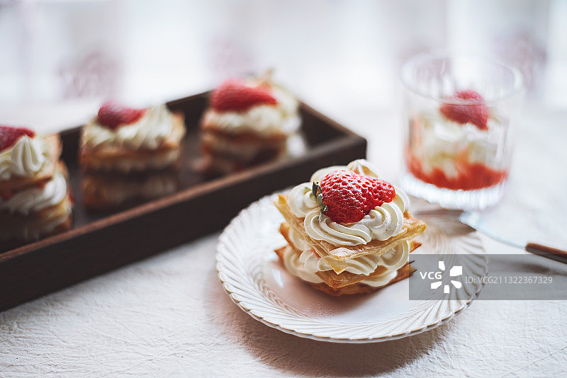 草莓拿破仑图片素材