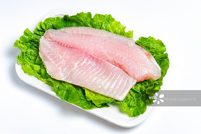 白底上的盘装生鲜冻货海鲜鲷鱼片图片素材