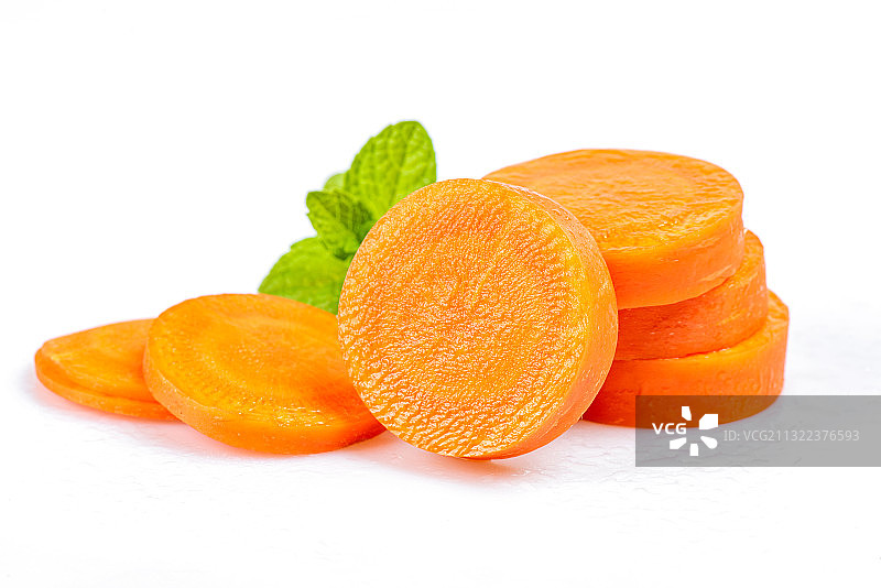 白底上的切片胡萝卜图片素材