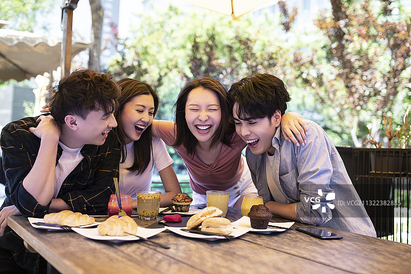 年轻人聚会图片素材