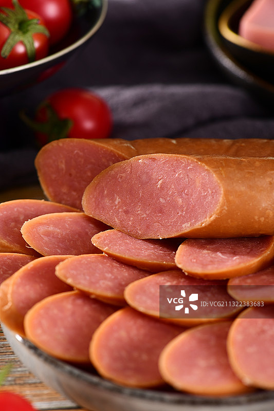 切开的肉肠图片素材