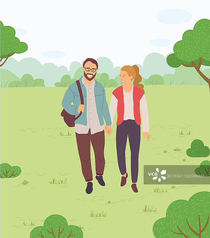 在公园里散步的年轻夫妇图片素材