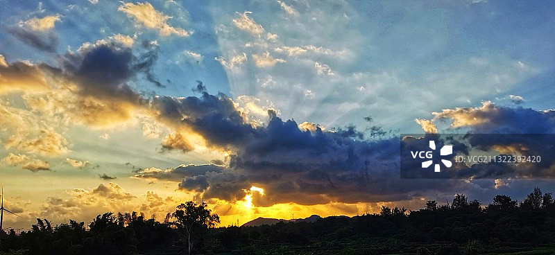 汕头南山湾的早霞图片素材