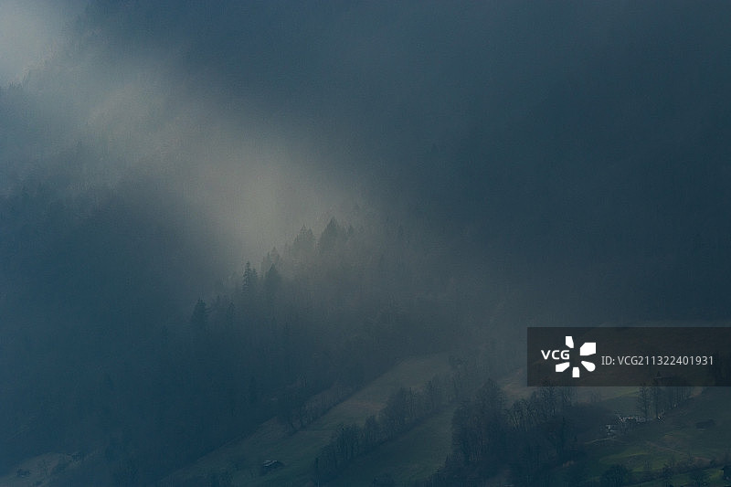 冬季瑞士布里恩茨山脉风光图片素材