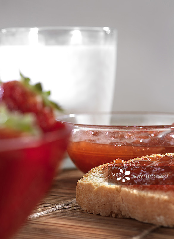 桌子上的早餐特写图片素材