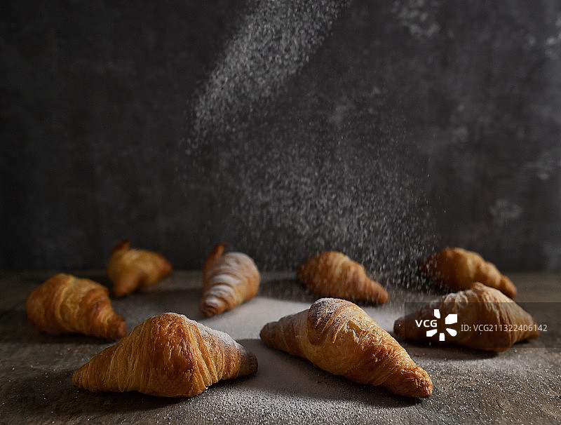 特写：桌上的甜点图片素材