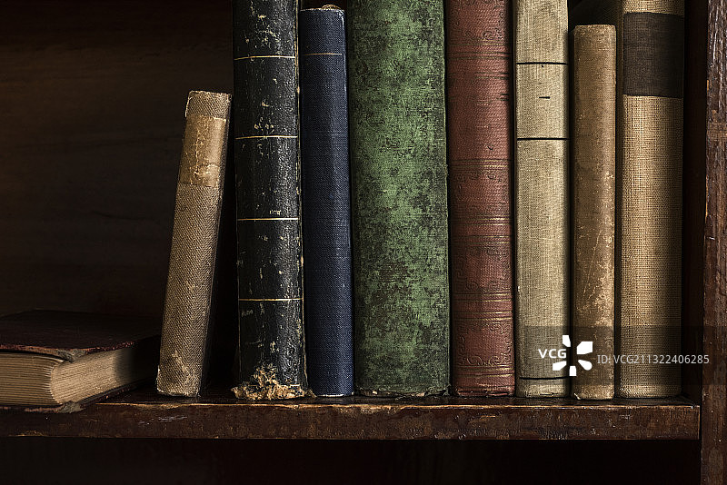 桌子上的书本特写，美国图片素材