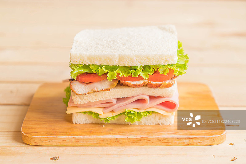 砧板上的三明治特写图片素材