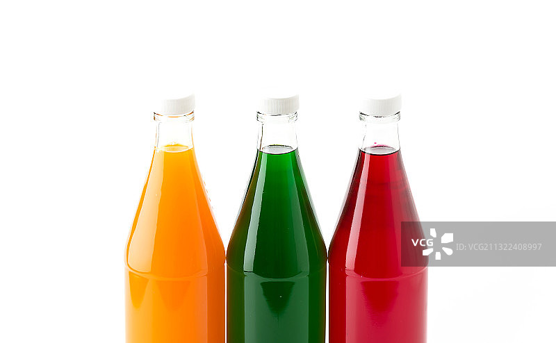 白色背景下瓶装液体的特写图片素材