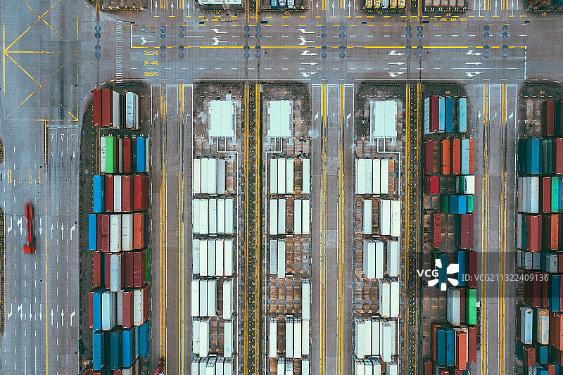航拍中国上海洋山深水港集装箱装卸区图片素材