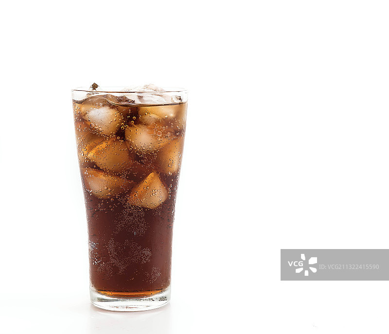 白色背景下的冰咖啡特写图片素材