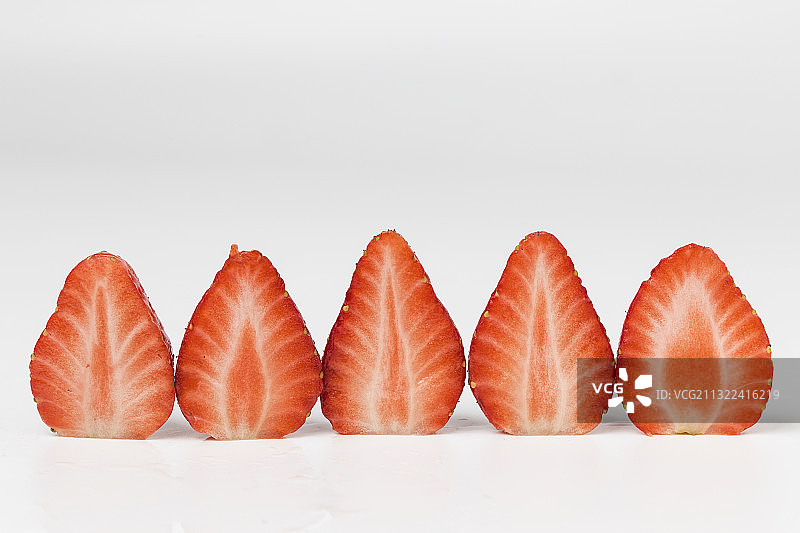 白色背景上的美食特写图片素材