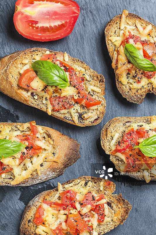 高角度的食物在上图片素材