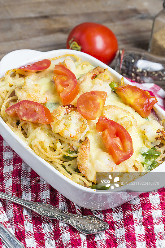 餐桌容器中披萨的特写图片素材