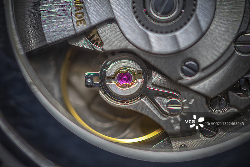 瑞士机械腕表机芯特写图片素材