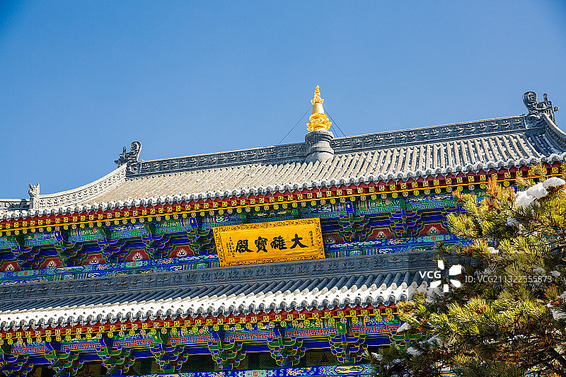 初春的五台山刚下过一场雪图片素材