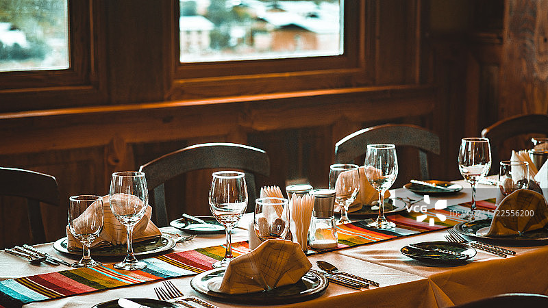 西式餐厅餐桌高脚杯图片素材