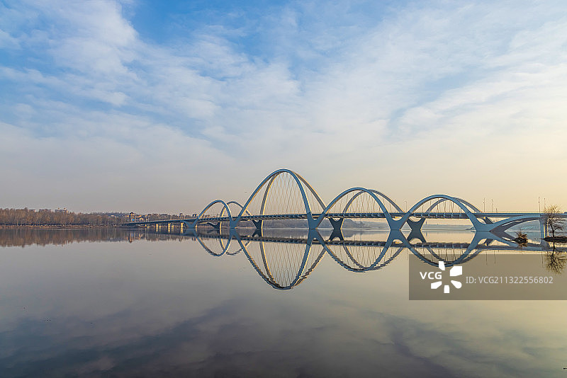 给河流戴上飘带图片素材