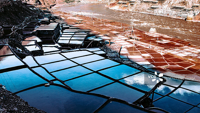 西藏芒康盐井晒盐场图片素材