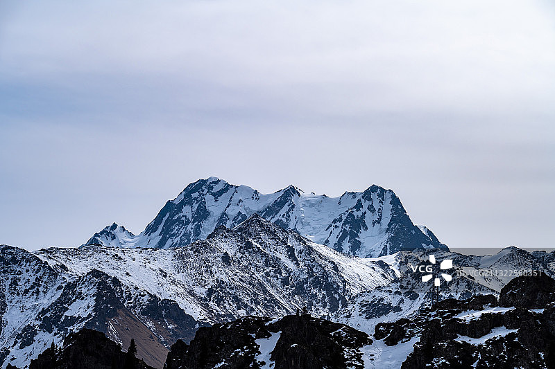 天山山脉 博格达峰图片素材