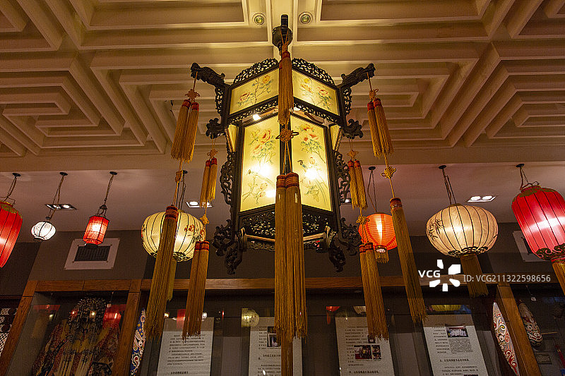 北京老舍茶馆彩色灯笼图片素材