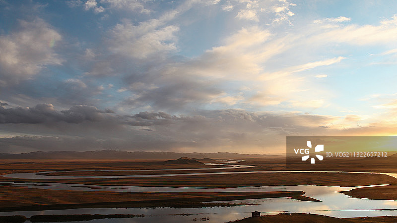 九曲黄河第一湾的落日图片素材