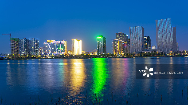 郑州市郑东新区龙子湖智慧岛、局外太格茂夜景城市风光图片素材