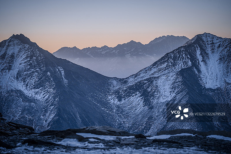 四姑娘山的晨雾图片素材