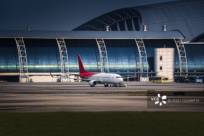 在机场驻停的客机图片素材