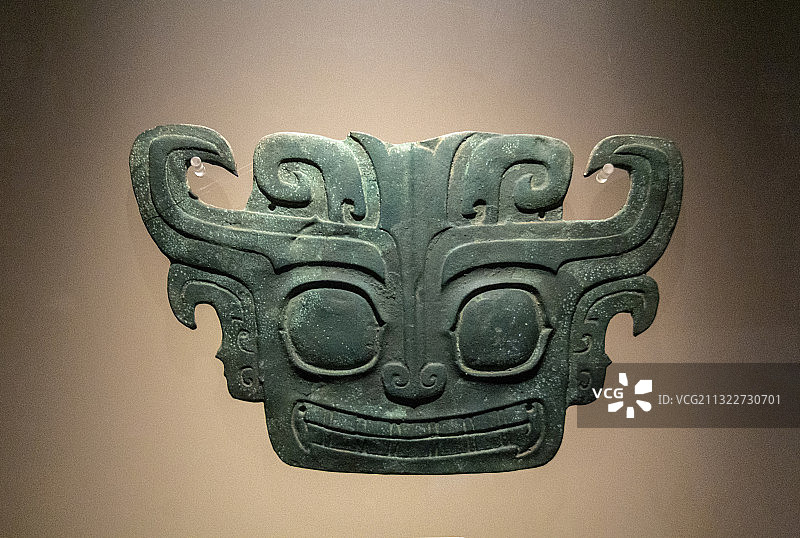 三星堆博物馆青铜兽面 商代晚期1986年三星堆二号祭祀坑出土图片素材