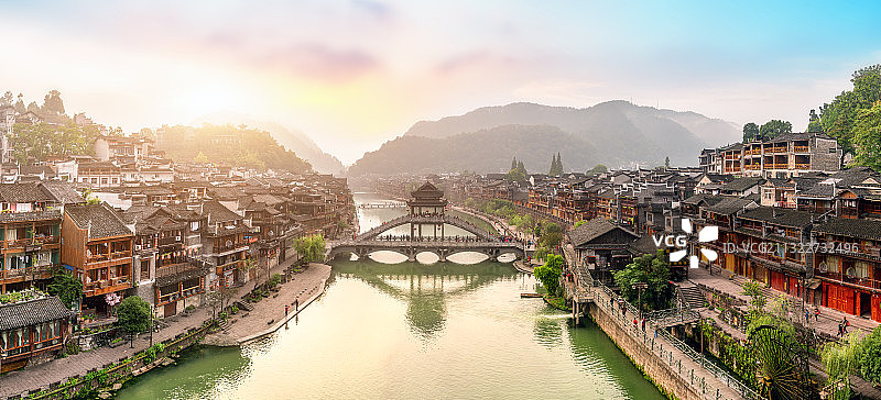 清晨的湖南凤凰古镇图片素材