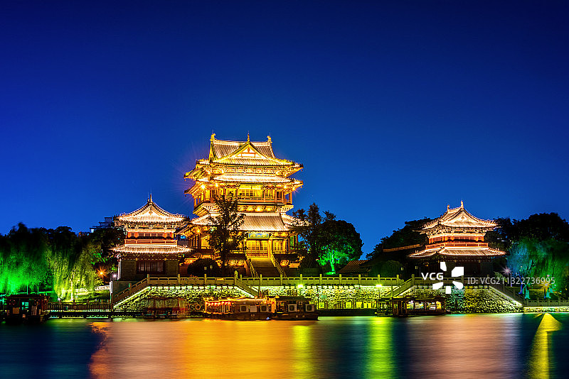 中国江苏泰州凤城河景区望海楼夜景图片素材