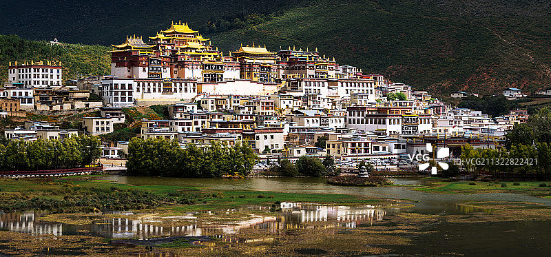香格里拉松赞林寺图片素材