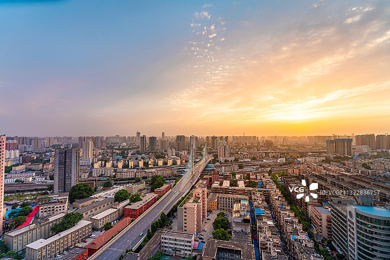 郑州市城区解放路高架日落图片素材